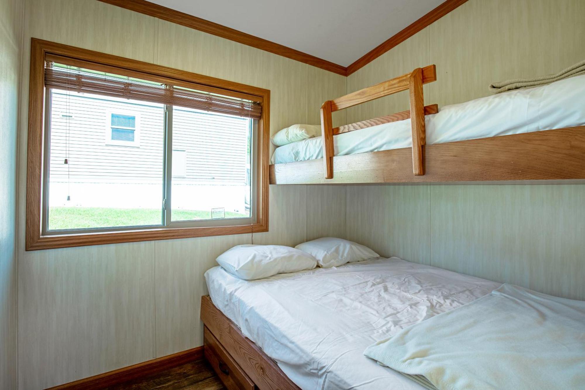 Plymouth Rock Camping Resort Deluxe Cottage Elkhart Lake エクステリア 写真